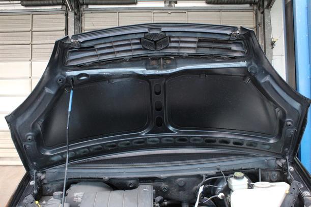 Foto: MOTORHAUBE eines Mercedes-Benz A 140 TS