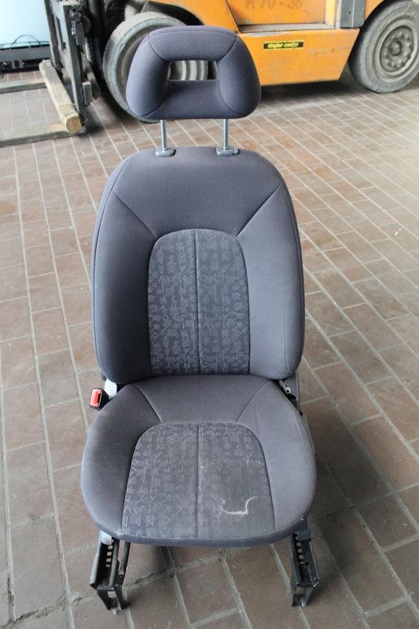 Foto: SITZ VORN LINKS eines Mercedes-Benz A 140 TS