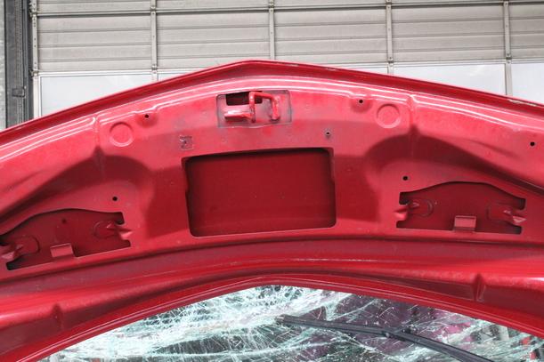 Foto: MOTORHAUBE eines Renault Modus 1.2 16V TS