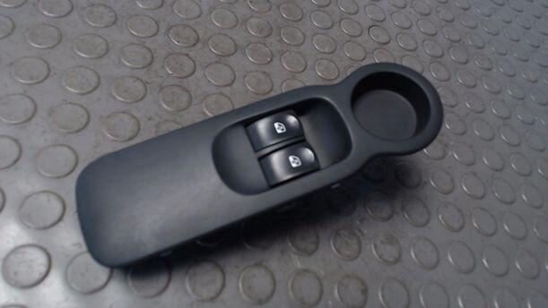 Foto: FENSTERHEBERSCHALTER eines Renault Modus 1.2 16V TS