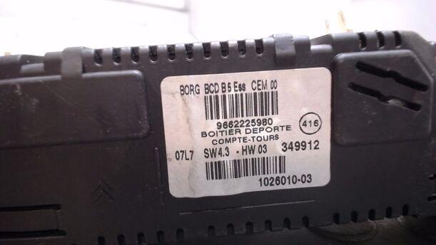 Foto: INFODISPLAY / BILDSCHIRM eines Citroen C4 Coupe 1.4 16V TS
