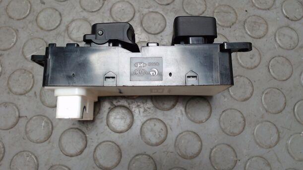 Foto: FENSTERHEBERSCHALTER VORN LINKS eines Hyundai Accent 1.4 TS