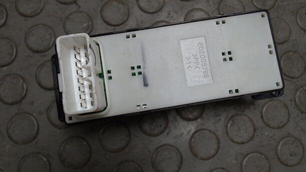 Foto: FENSTERHEBERSCHALTER VORN LINKS eines Hyundai Accent 1.4 TS