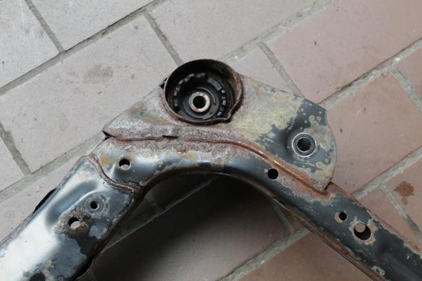 Foto: ACHSE VORN / VORDERACHSE eines Hyundai Accent 1.4 TS