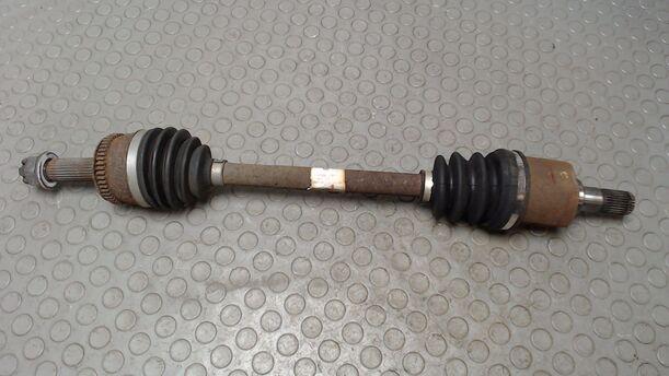 Foto: ANTRIEBSWELLE LINKS eines Hyundai Accent 1.4 TS
