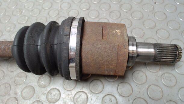 Foto: ANTRIEBSWELLE LINKS eines Hyundai Accent 1.4 TS