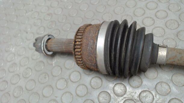 Foto: ANTRIEBSWELLE LINKS eines Hyundai Accent 1.4 TS