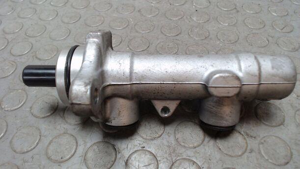 Foto: HAUPTBREMSZYLINDER eines Hyundai Accent 1.4 TS