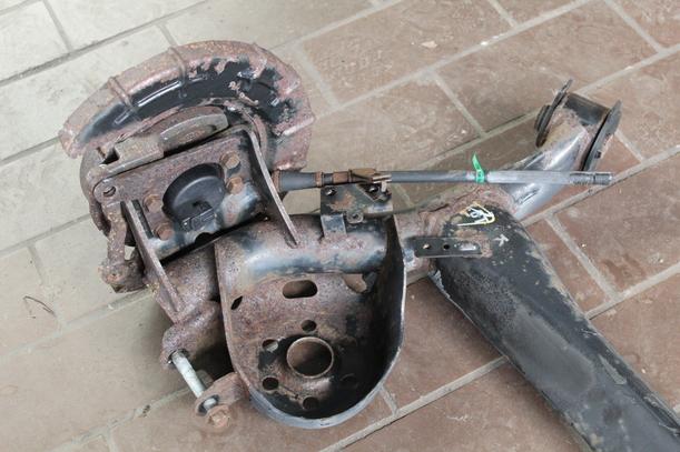 Foto: HINTERACHSE eines Hyundai Accent 1.4 TS