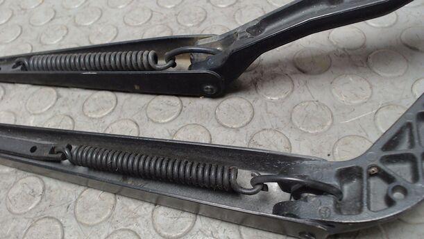 Foto: SCHEIBENWISCHERARME VORN eines Peugeot 206 CC 135