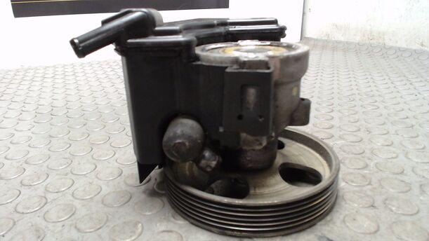 Foto: PUMPE SERVOLENKUNG eines Peugeot 206 CC 135 GTI