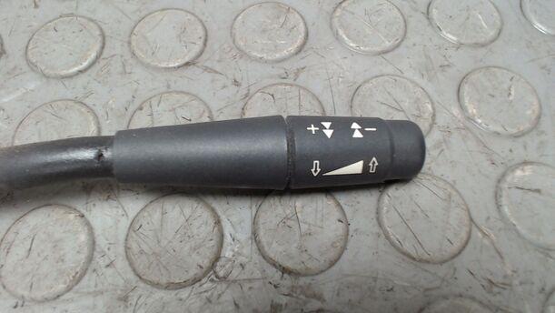 Foto: SCHALTER RADIOBEDIENUNG eines Peugeot 206 CC 135 GTI