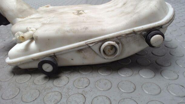 Foto: AUSGLEICHSBEHÄLTER eines Peugeot 206 CC 135