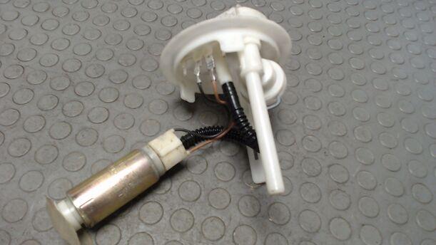 Foto: KRAFTSTOFFPUMPE eines Peugeot 206 CC 135