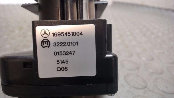 Foto: LICHTSCHALTER eines Mercedes-Benz A 150 TS