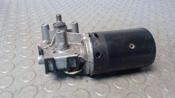 Foto: SCHEIBENWISCHERMOTOR VORN eines VW Polo 45 TS
