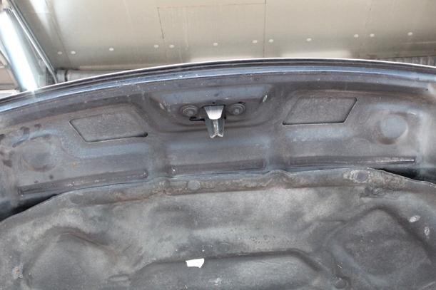 Foto: MOTORHAUBE eines Ford Mondeo 3.0 Turnier V6 TS