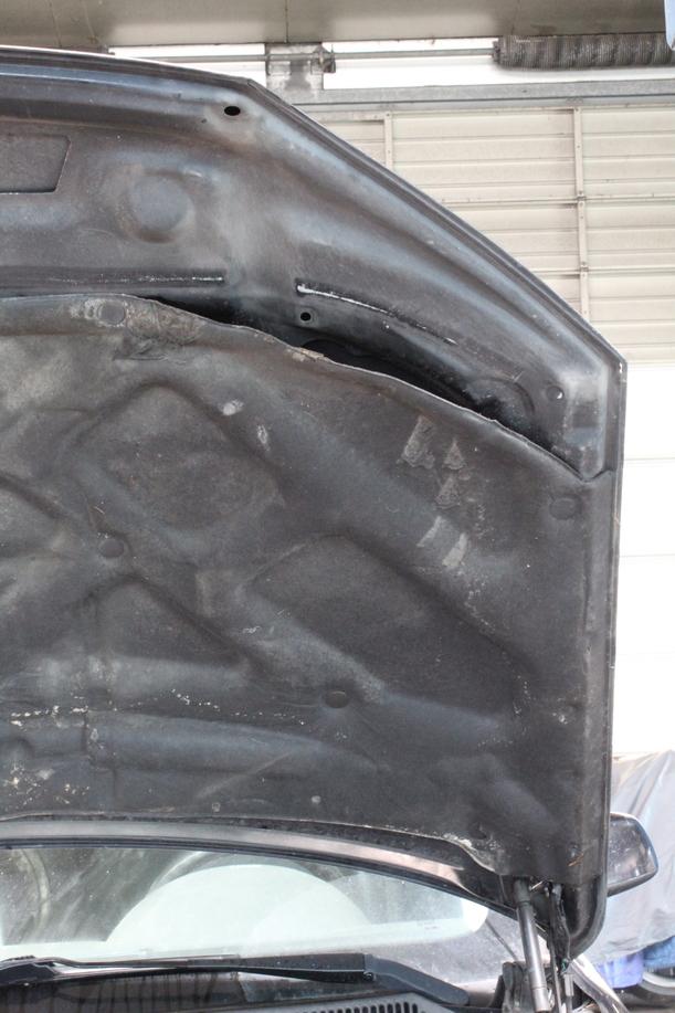Foto: MOTORHAUBE eines Ford Mondeo 3.0 Turnier V6 TS
