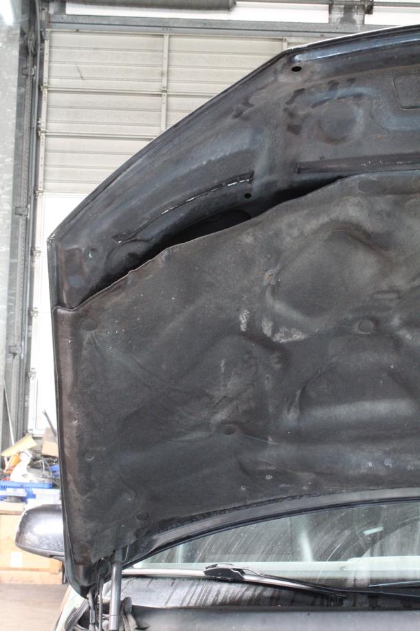 Foto: MOTORHAUBE eines Ford Mondeo 3.0 Turnier V6 TS