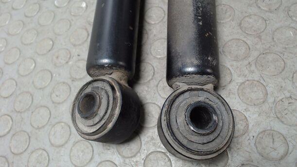 Foto: STOSSDÄMPFERPAAR HINTEN eines Ford Mondeo 3.0 Turnier V6 255 592/Z24