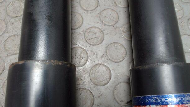 Foto: STOSSDÄMPFERPAAR HINTEN eines Ford Mondeo 3.0 Turnier V6 255 592/Z24