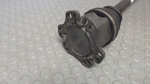 Foto: ANTRIEBSWELLE VORN LINKS ( SKF/ QUATTRO ) eines Audi A4 Avant 2.5 TDI quattro TS
