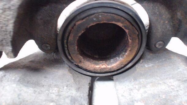 Foto: BREMSSATTEL VORN LINKS eines Audi A4 Avant 2.5 TDI quattro TS