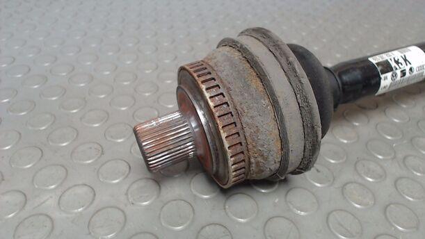 Foto: ANTRIEBSWELLE HINTEN LINKS ( QUATTRO ) eines Audi A4 Avant 2.5 TDI quattro TS