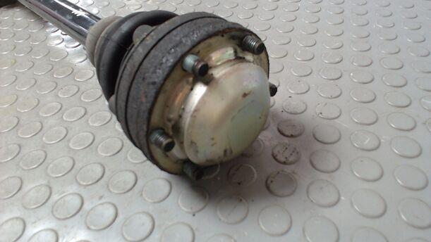 Foto: ANTRIEBSWELLE HINTEN LINKS ( QUATTRO ) eines Audi A4 Avant 2.5 TDI quattro TS