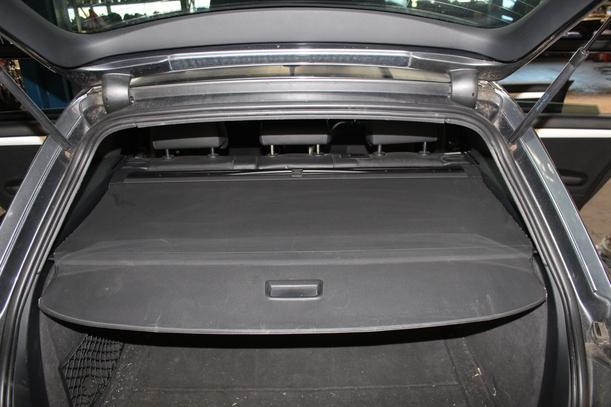 Foto: LADERAUMABDECKUNG eines Audi A4 Avant 2.5 TDI quattro TS