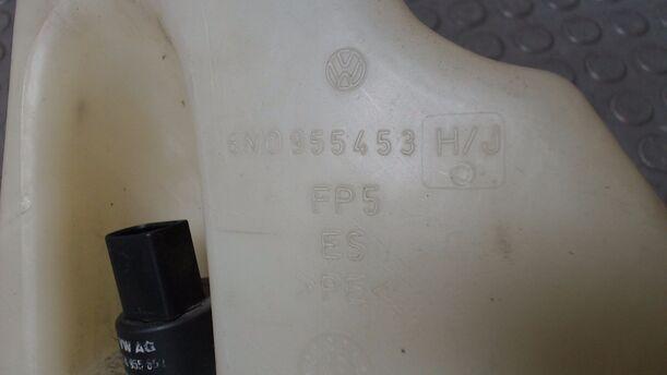 Foto: SCHEIBENWASCHBEHÄLTER eines VW Polo
