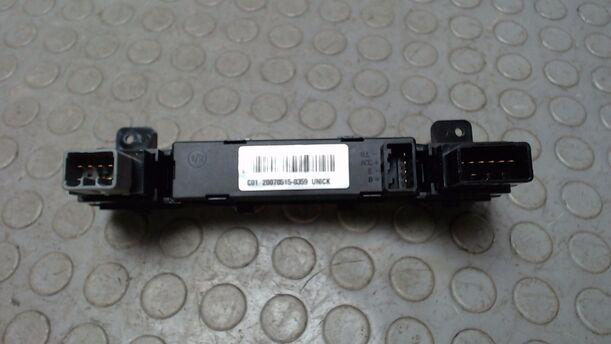 Foto: UHR / WARNBLINKERSCHALTER / HECKSCHEIBENHEIZUNGSSCHALTER eines Hyundai Accent 1.4 TS