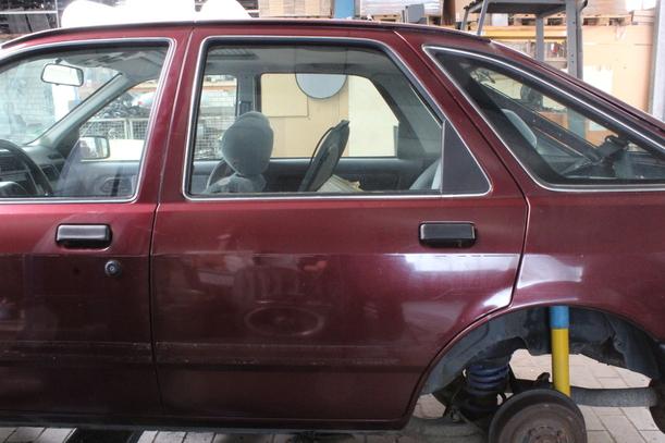 Foto: TÜR HINTEN LINKS ( '90 ) eines Ford Sierra