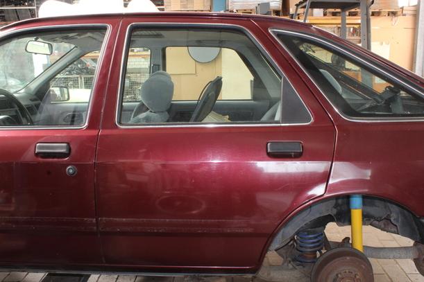 Foto: TÜR HINTEN LINKS ( '90 ) eines Ford Sierra