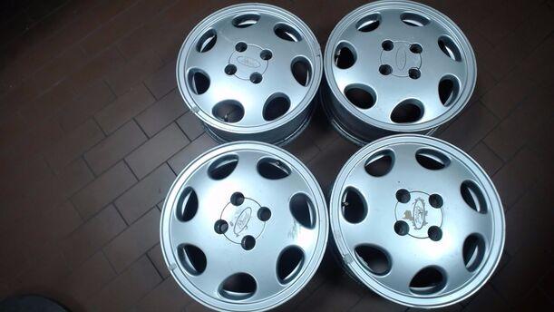 Foto: ALUFELGENSATZ 6X15 ET49,5 eines Ford Sierra GL 1,8 E
