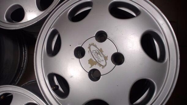 Foto: ALUFELGENSATZ 6X15 ET49,5 eines Ford Sierra GL 1,8 E
