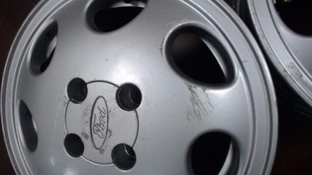Foto: ALUFELGENSATZ 6X15 ET49,5 eines Ford Sierra GL 1,8 E