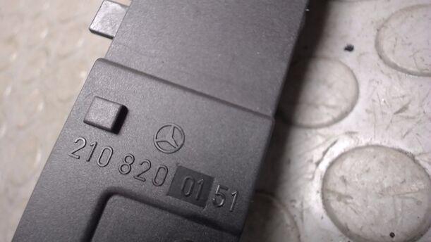 Foto: SCHALTER SITZHEIZUNG eines Mercedes-Benz C 250 TD TS