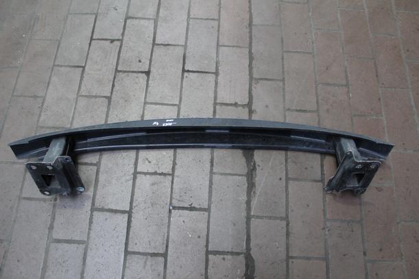 Foto: VERSTÄRKUNG VORN ( FACELIFT ) eines VW Polo 1.2 TS