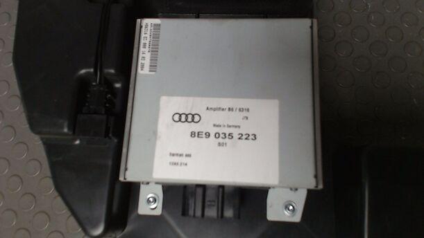 Foto: SUBWOOFER/ AUDOVERSTÄRKER eines Audi A4 Avant 2.5 TDI quattro TS