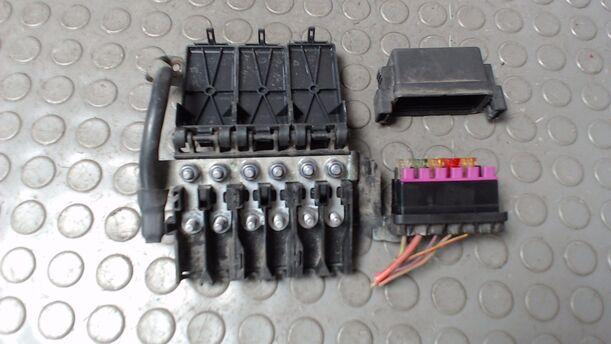 Foto: SICHERUNGSKASTEN BATTERIE eines VW Polo 1.2 Highline