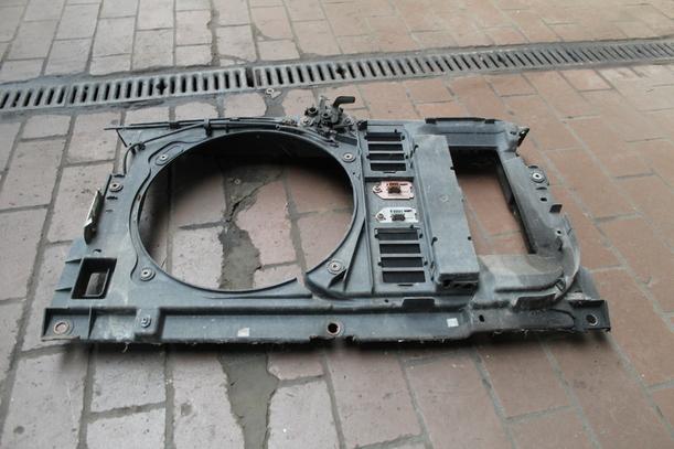Foto: FRONTBLECH/ SCHLOSSTRÄGER eines Peugeot 607 HDI 135 TS