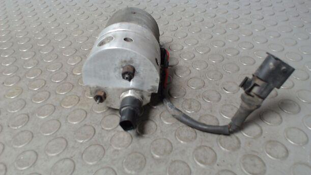 Foto: VORLADEPUMPE/ HYDRAULIKPUMPE ESP eines Peugeot 607 HDI 135 TS