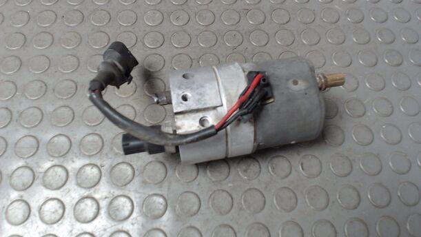 Foto: VORLADEPUMPE/ HYDRAULIKPUMPE ESP eines Peugeot 607 HDI 135 TS