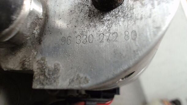 Foto: VORLADEPUMPE/ HYDRAULIKPUMPE ESP eines Peugeot 607 HDI 135 TS