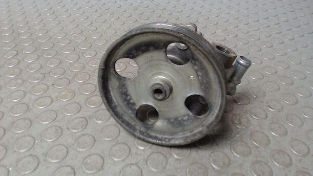 Foto: PUMPE SERVOLENKUNG/ SERVOPUMPE eines Peugeot 607 HDI 135 TS