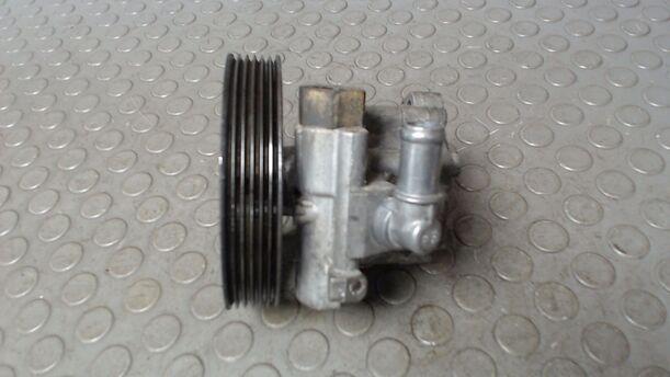 Foto: PUMPE SERVOLENKUNG/ SERVOPUMPE eines Peugeot 607 HDI 135 TS