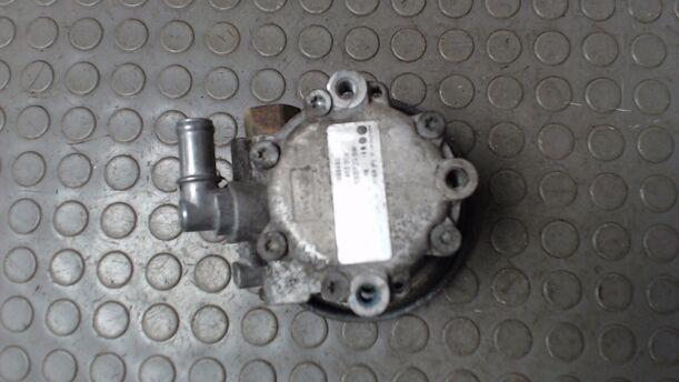 Foto: PUMPE SERVOLENKUNG/ SERVOPUMPE eines Peugeot 607 HDI 135 TS