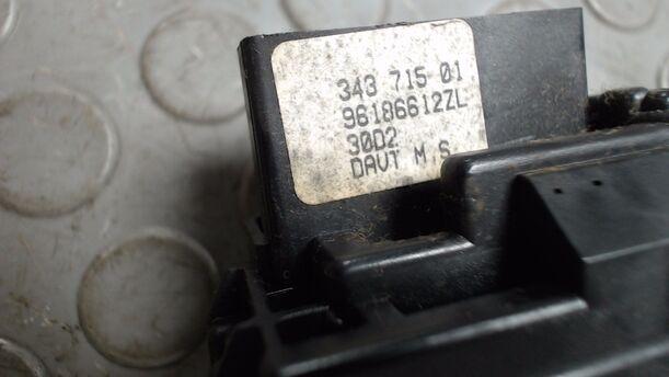 Foto: SCHEIBENWISCHERSCHALTER eines Peugeot 607 HDI 135 TS