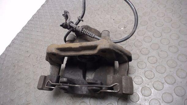 Foto: BREMSSATTEL 57/25/288 VORN  LINKS eines Mercedes-Benz C 250 TD TS